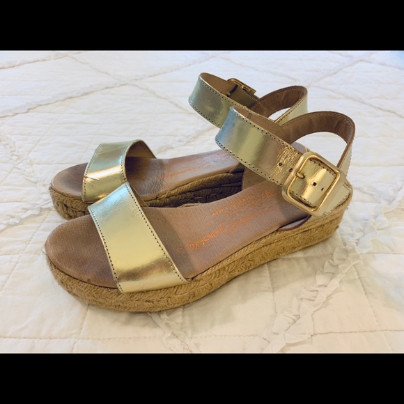 Gold Flatform Espadrilles - Picture 2 of 8